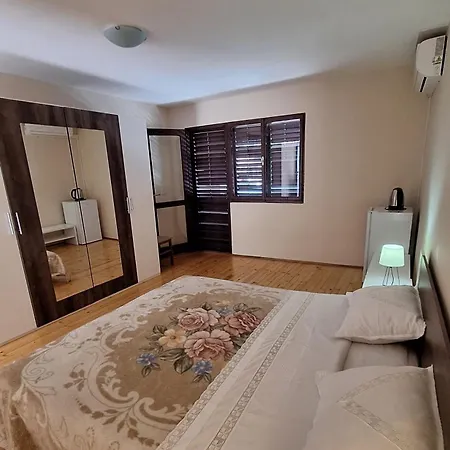 And Julija Gostinjska kuća